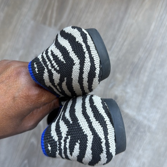 Rothys Zebra The Point Flats Black Size 7.5 - Picture 4 of 9